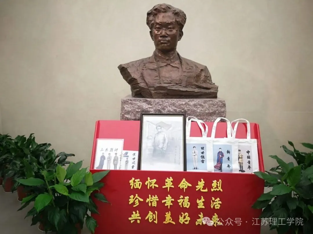 图片04-7 常州三杰红色文创作品展示.jpg