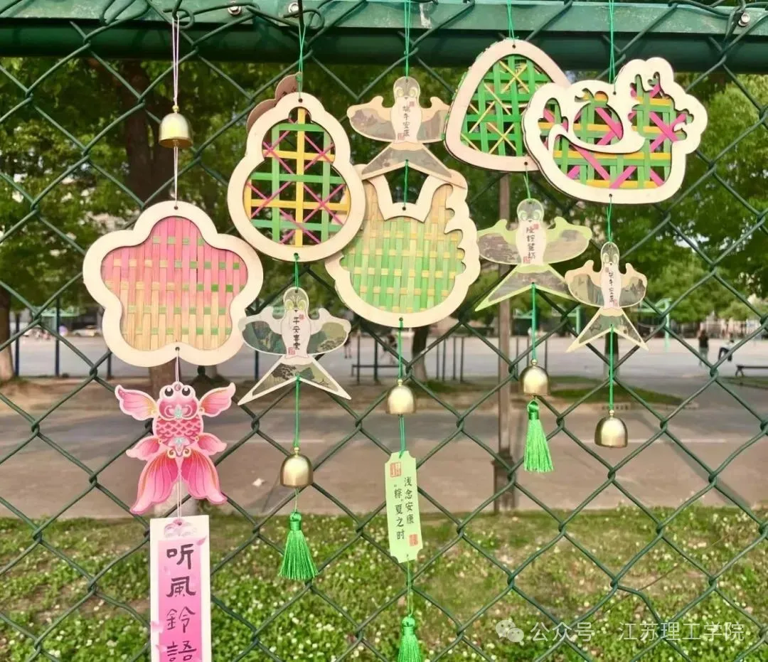 图片04-11:学生社团活动(端午节手工活动).jpg